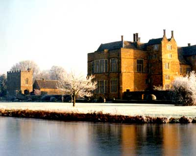 Snowy day at Broughton Castle